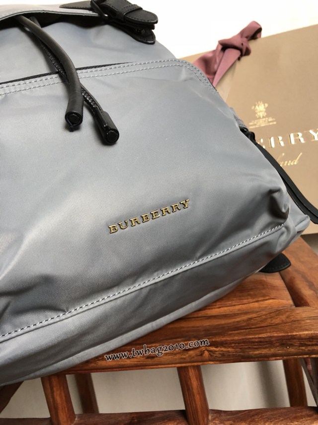 Burberry專門店新款大號The Rucksack軍旅背包 巴寶莉男士雙肩背包大書包 yxb1144